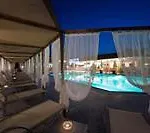 Sandy Hotel *